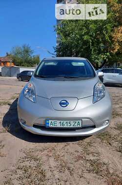 Хетчбек Nissan Leaf 2015 в Дніпрі