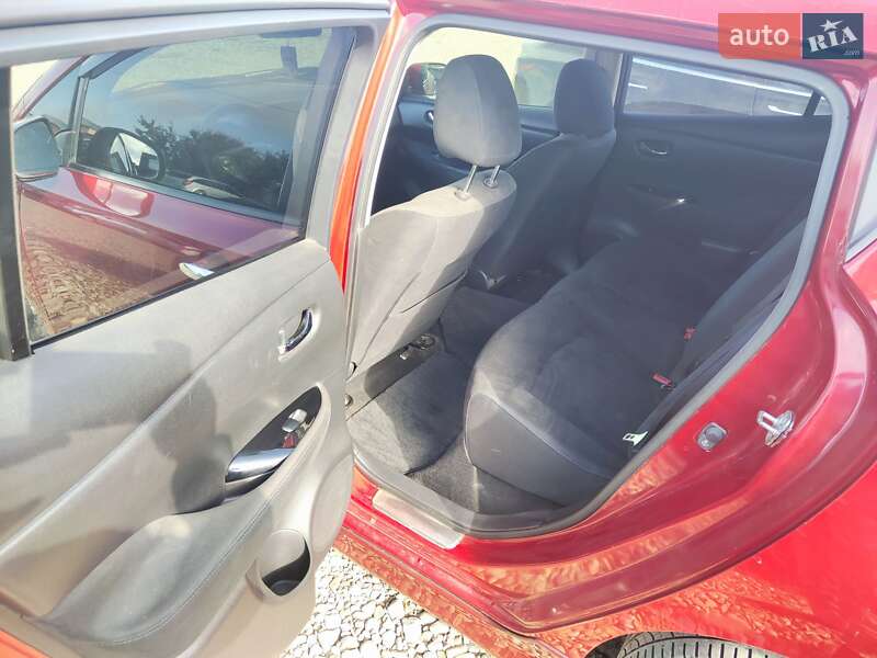 Хэтчбек Nissan Leaf 2013 в Каменец-Подольском