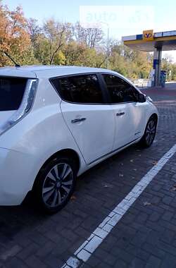 Хэтчбек Nissan Leaf 2013 в Гайсине