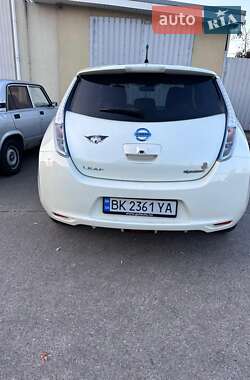 Хэтчбек Nissan Leaf 2011 в Александрие