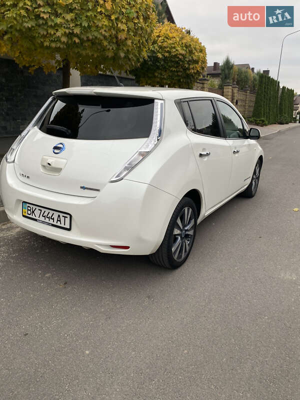 Хэтчбек Nissan Leaf 2014 в Ровно
