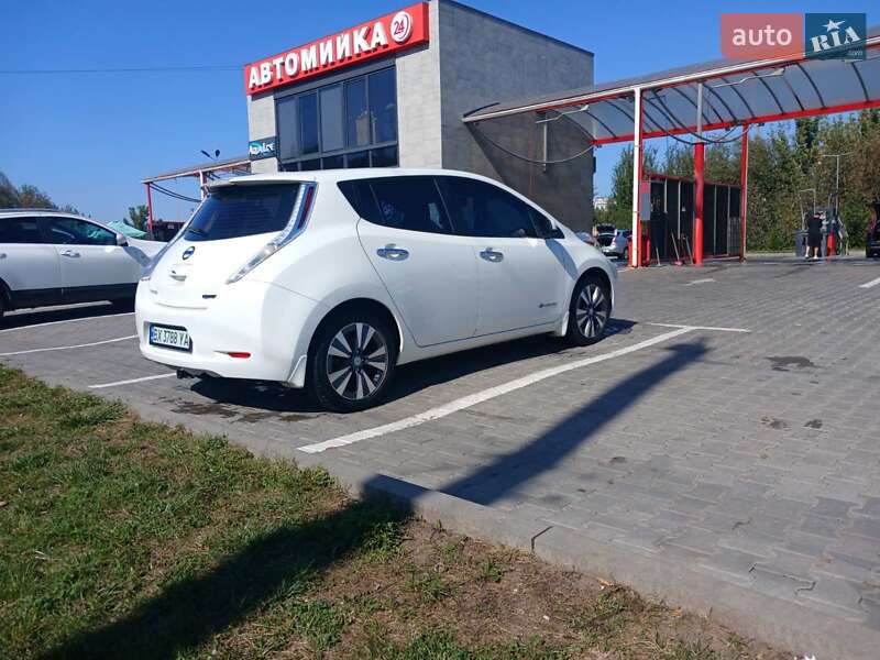 Хэтчбек Nissan Leaf 2015 в Хмельницком