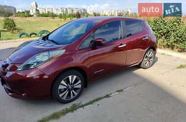 Хэтчбек Nissan Leaf 2016 в Херсоне