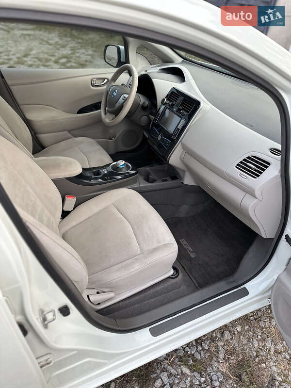 Хетчбек Nissan Leaf 2012 в Житомирі