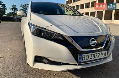 Хэтчбек Nissan Leaf 2019 в 