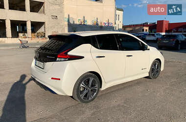 Хэтчбек Nissan Leaf 2019 в 