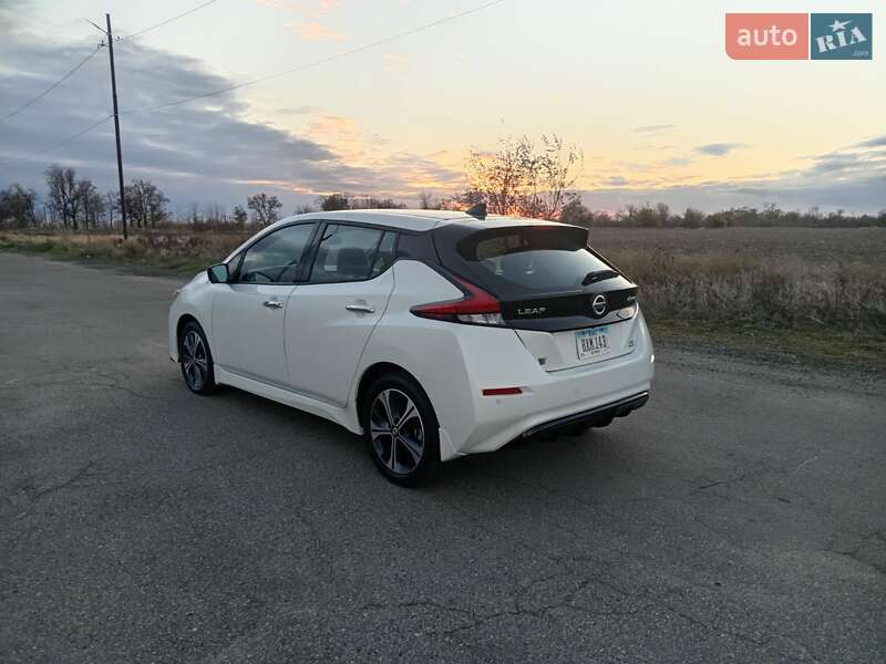 Хетчбек Nissan Leaf 2022 в Дніпрі