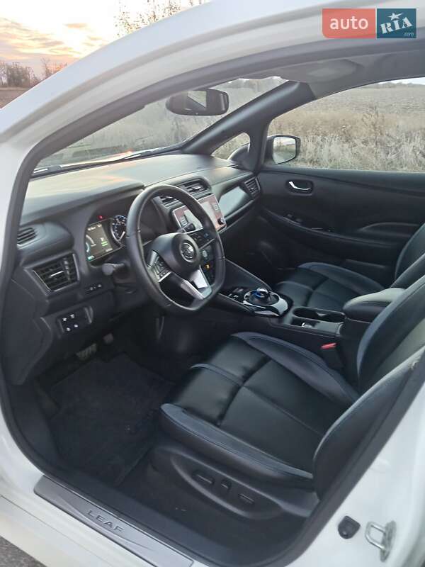 Хетчбек Nissan Leaf 2022 в Дніпрі