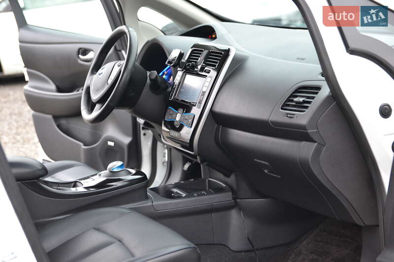 Хетчбек Nissan Leaf 2015 в Луцьку