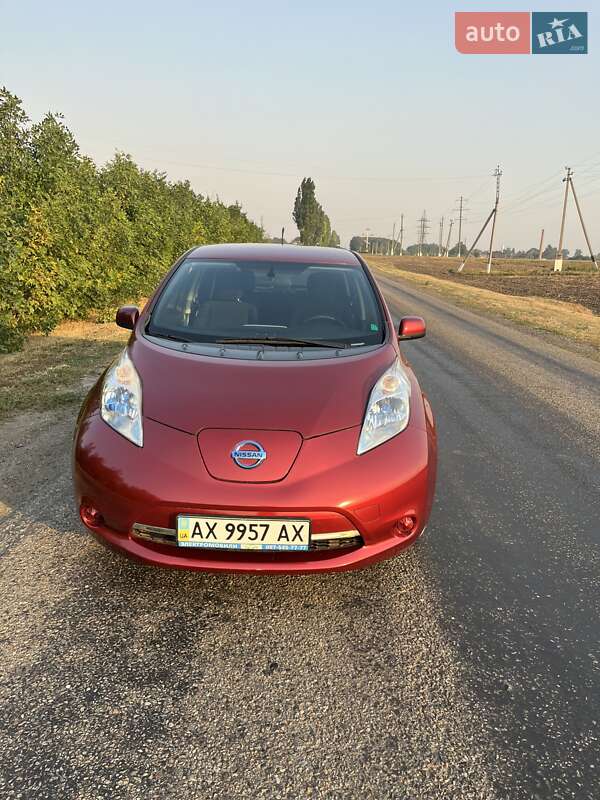 Хэтчбек Nissan Leaf 2013 в Сумах