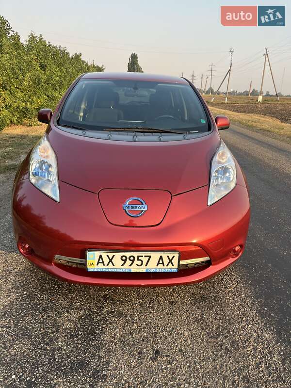 Хэтчбек Nissan Leaf 2013 в Сумах