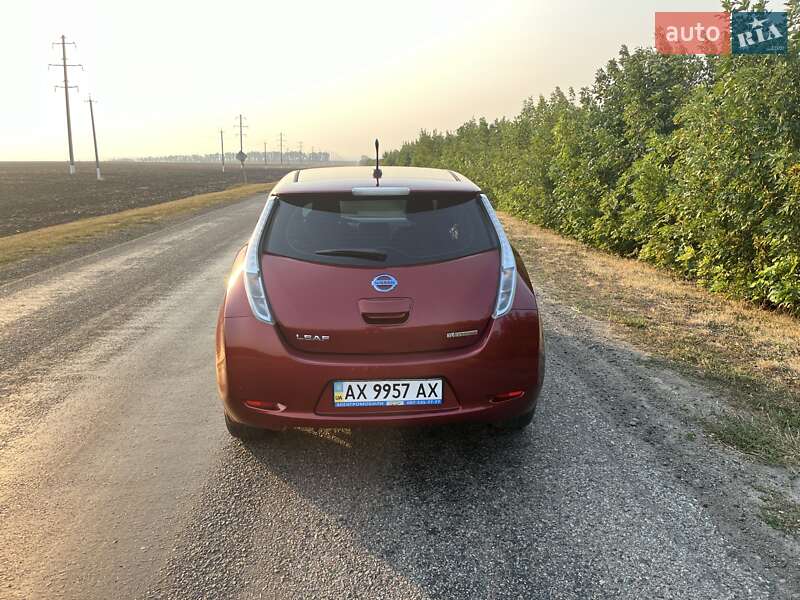 Хэтчбек Nissan Leaf 2013 в Сумах