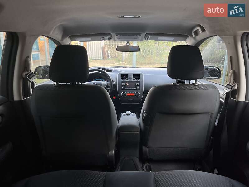 Хэтчбек Nissan Leaf 2013 в Сумах