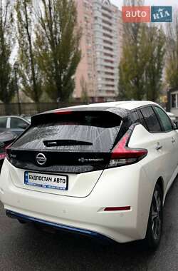 Хетчбек Nissan Leaf 2019 в 