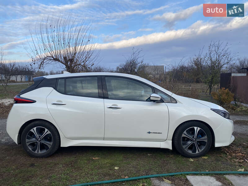 Хэтчбек Nissan Leaf 2018 в Днепре
