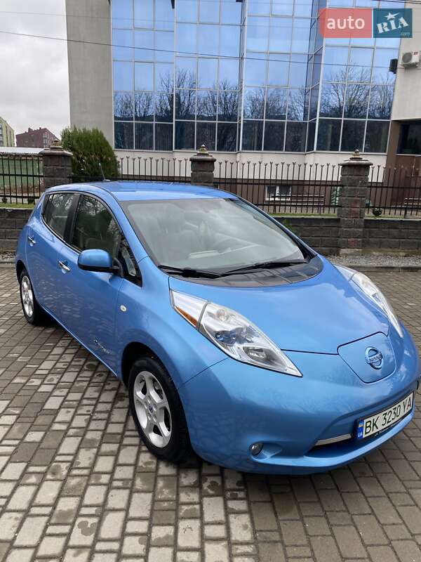 Хэтчбек Nissan Leaf 2011 в Ровно