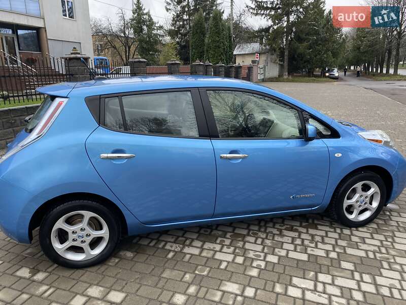 Хэтчбек Nissan Leaf 2011 в Ровно
