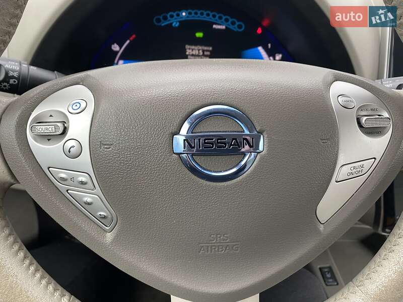 Хэтчбек Nissan Leaf 2011 в Ровно