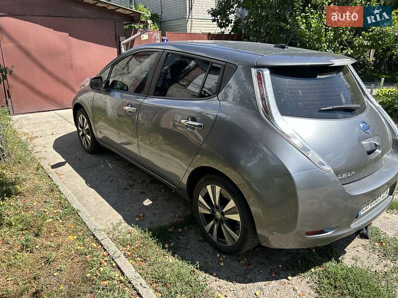 Хэтчбек Nissan Leaf 2015 в Чернигове
