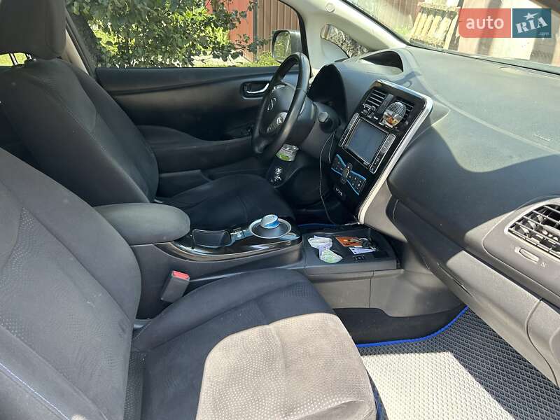 Хэтчбек Nissan Leaf 2015 в Чернигове