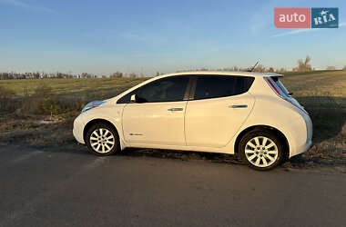 Хэтчбек Nissan Leaf 2015 в Киеве