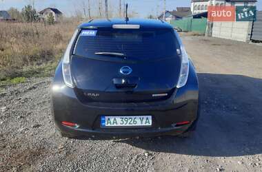 Хэтчбек Nissan Leaf 2013 в 