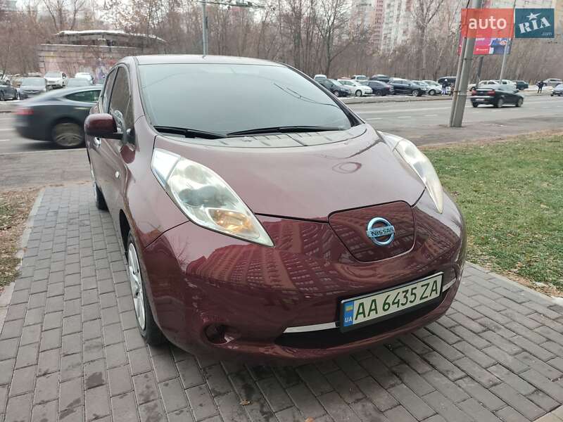 Хэтчбек Nissan Leaf 2017 в Киеве