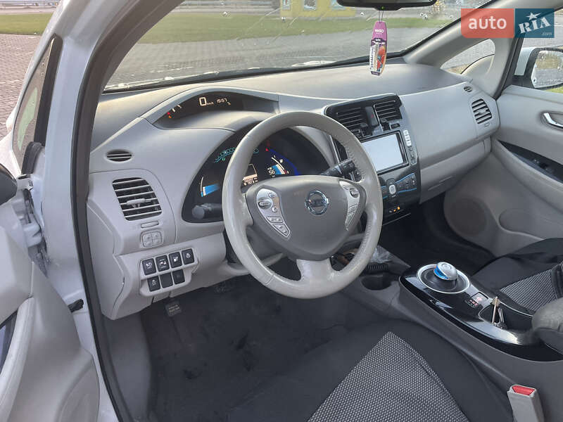 Хетчбек Nissan Leaf 2013 в Чернівцях