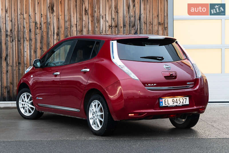 Хэтчбек Nissan Leaf 2016 в Киеве