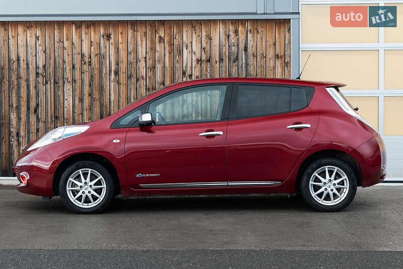 Хэтчбек Nissan Leaf 2016 в Киеве