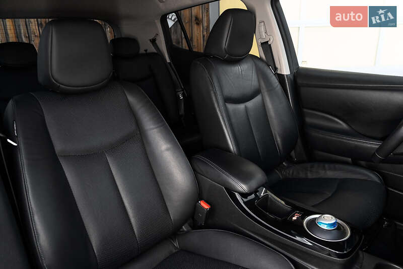 Хэтчбек Nissan Leaf 2016 в Киеве