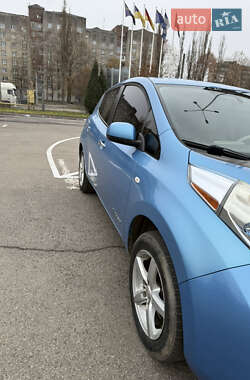 Хэтчбек Nissan Leaf 2011 в 