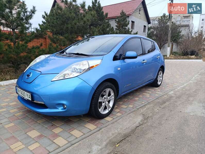 Хэтчбек Nissan Leaf 2012 в Измаиле