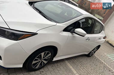 Хэтчбек Nissan Leaf 2022 в 