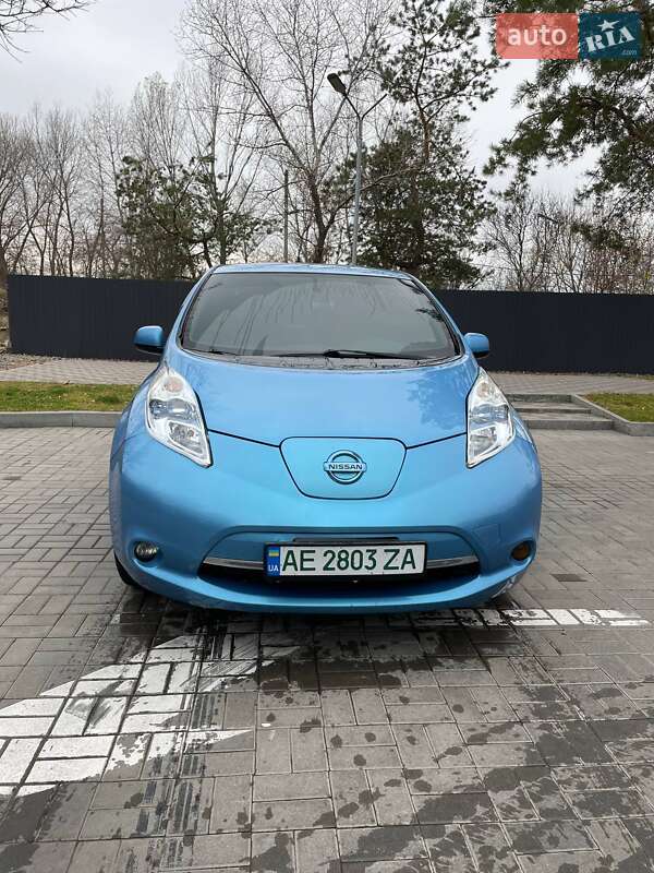 Хетчбек Nissan Leaf 2011 в Дніпрі