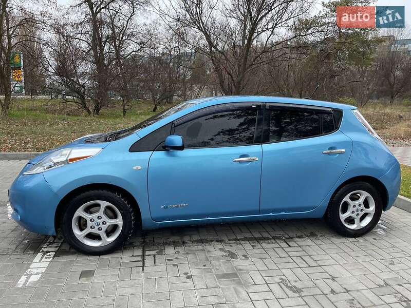 Хэтчбек Nissan Leaf 2011 в Днепре
