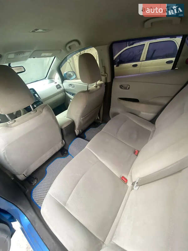 Хэтчбек Nissan Leaf 2011 в Днепре
