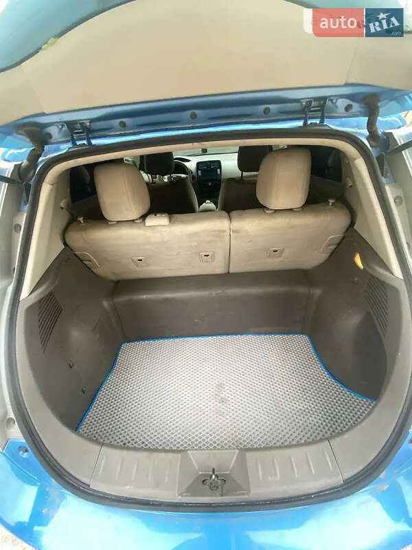 Хэтчбек Nissan Leaf 2011 в Днепре
