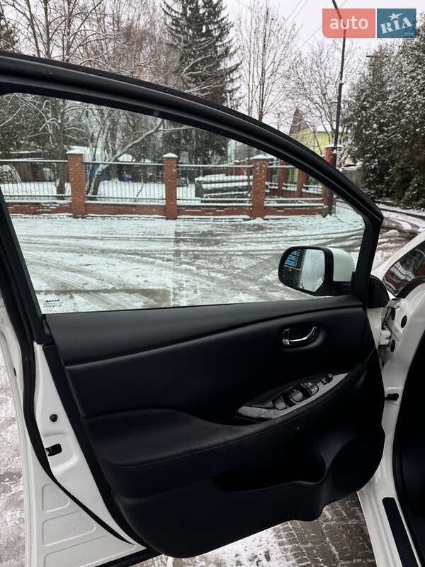 Хэтчбек Nissan Leaf 2013 в Луцке