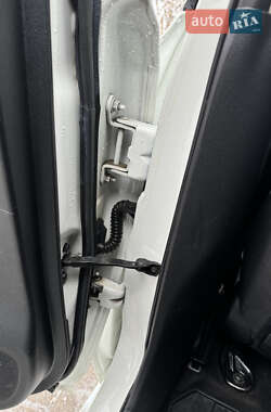 Хэтчбек Nissan Leaf 2013 в 