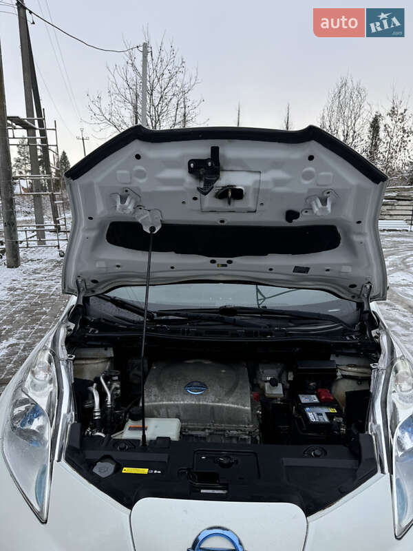 Хэтчбек Nissan Leaf 2013 в Луцке