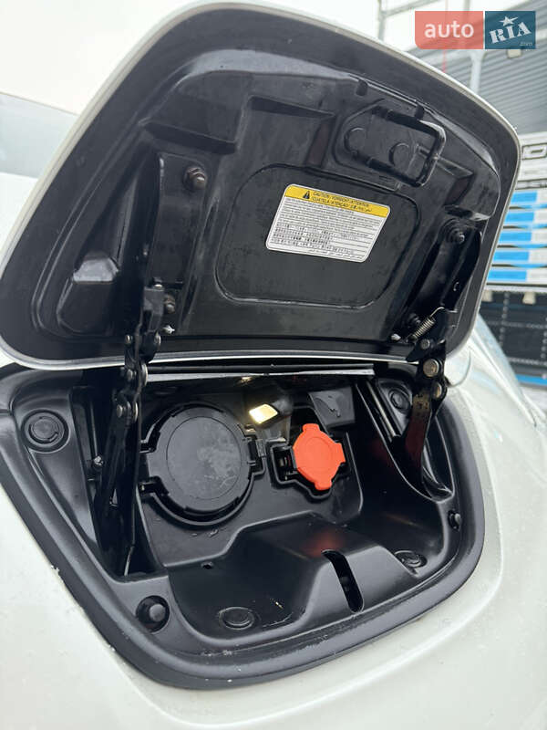 Хэтчбек Nissan Leaf 2013 в Луцке