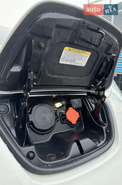 Хэтчбек Nissan Leaf 2013 в 