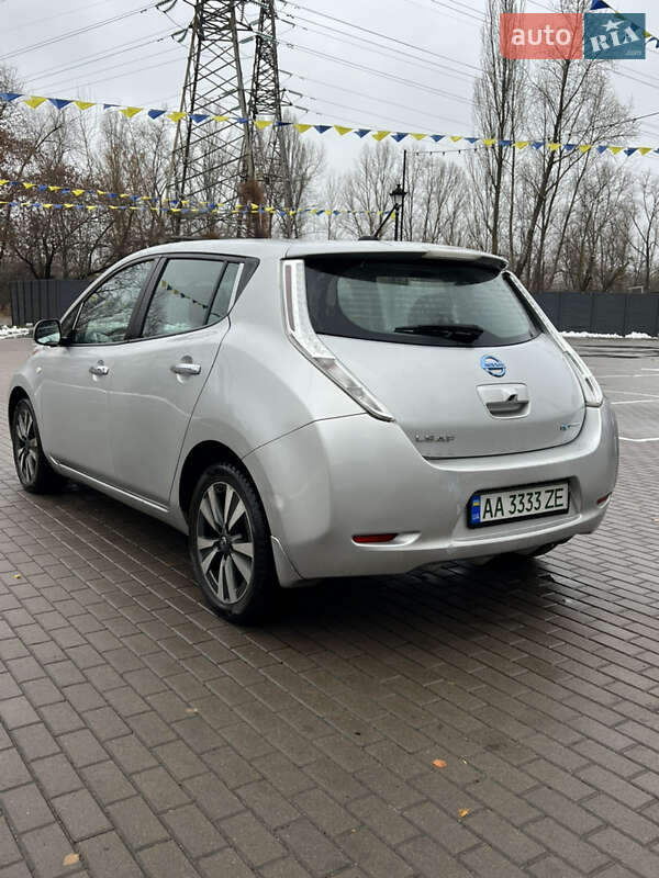 Хэтчбек Nissan Leaf 2016 в Киеве