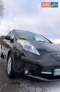 Хетчбек Nissan Leaf 2014 в Дубровиці