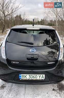 Хетчбек Nissan Leaf 2014 в Дубровиці