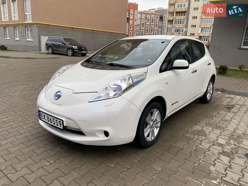 Хетчбек Nissan Leaf 2014 в Чернівцях