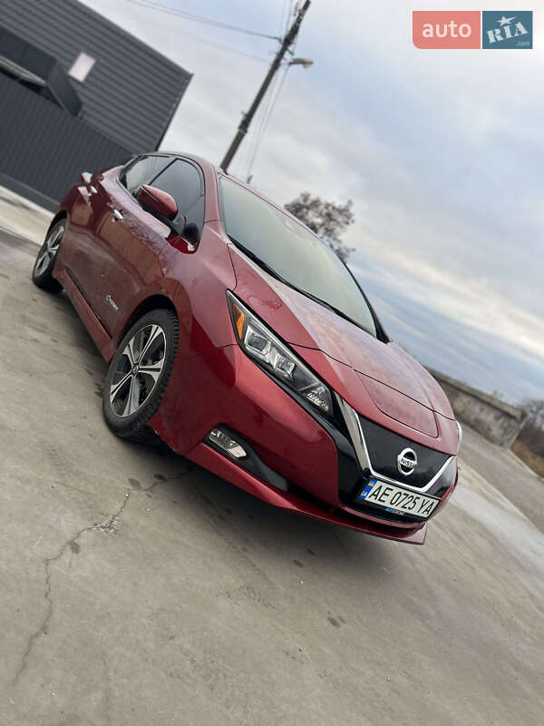Хэтчбек Nissan Leaf 2017 в Днепре