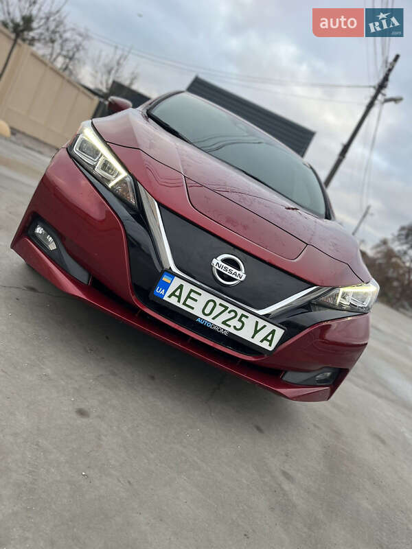 Хэтчбек Nissan Leaf 2017 в Днепре