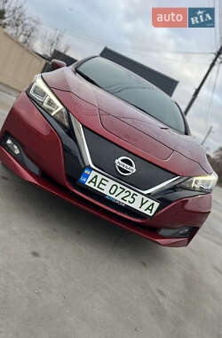 Хэтчбек Nissan Leaf 2017 в 